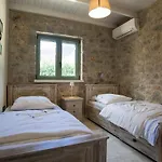 Villa αοιδή